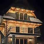 Topory Prestige House Sauna & Jacuzzi זקופאנה