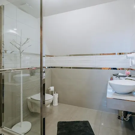 Topory Prestige House Sauna & Jacuzzi *